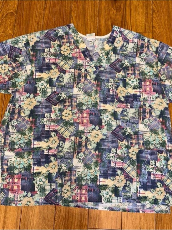 Peaches Uniforms Tops - Vintage 90s scrub top with cottagecore floral design